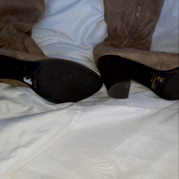 Charlotte Russe Thigh High Faux Suede Tan Womens Boots Size 8 Preowned - Picture 7 of 7